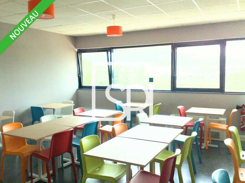 Bureau dans Cournon-d'Auvergne à louer - Photo du bâtiment - Image 3 de 11