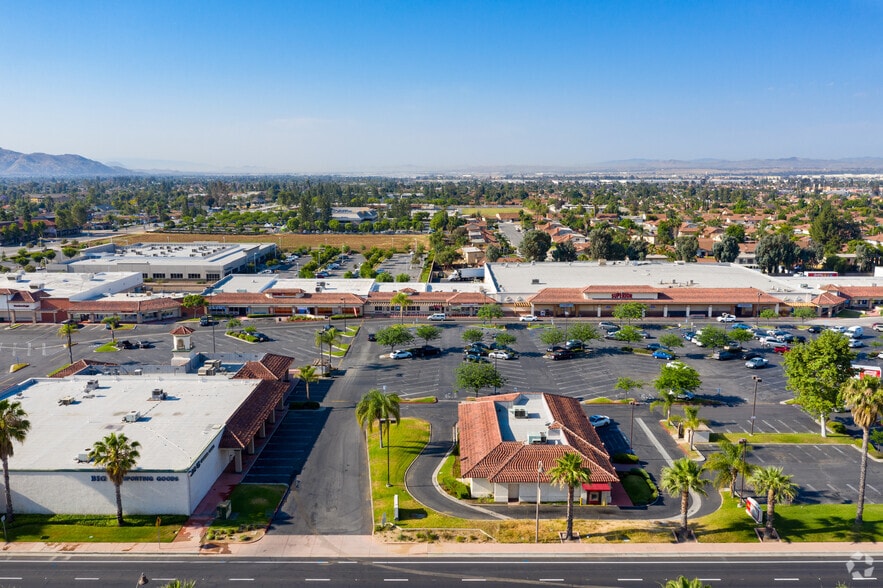 12591-23965 Sunnymead Blvd, Moreno Valley, CA for lease - Building Photo - Image 2 of 9