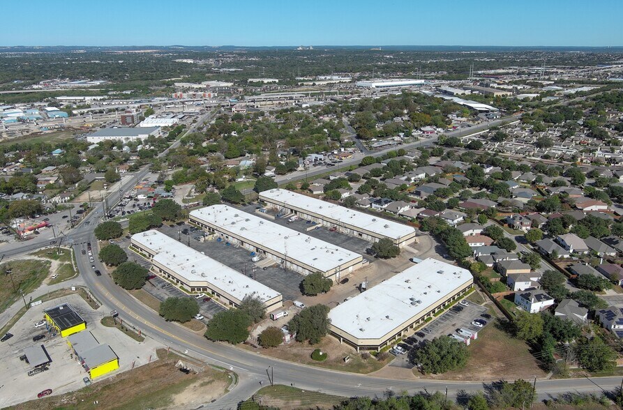 5626-5648 Randolph Blvd, San Antonio, TX à vendre - Photo du bâtiment - Image 3 de 5