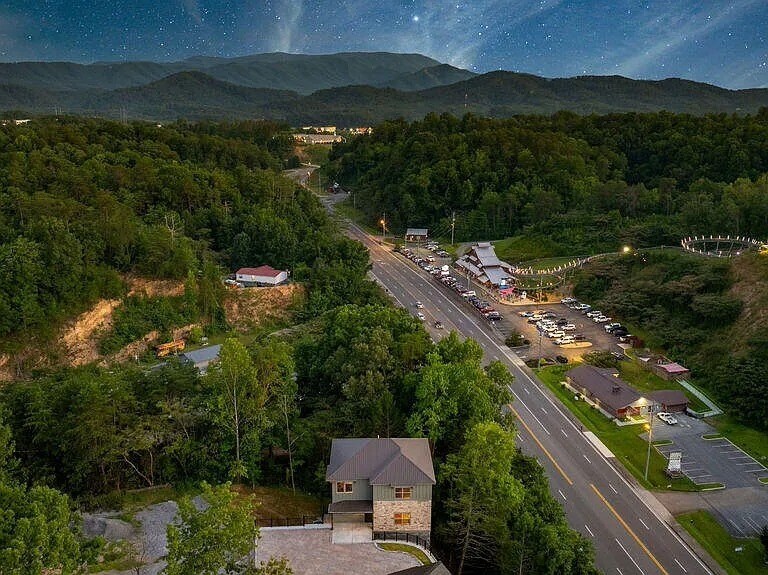 1130 Lee Cardwell Cir, Pigeon Forge, TN à vendre Photo du bâtiment- Image 1 de 6