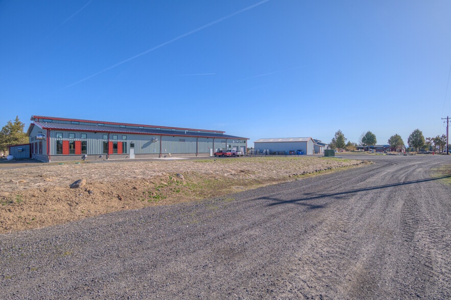 19330 Pinehurst Rd, Bend, OR for sale - Building Photo - Image 2 of 21