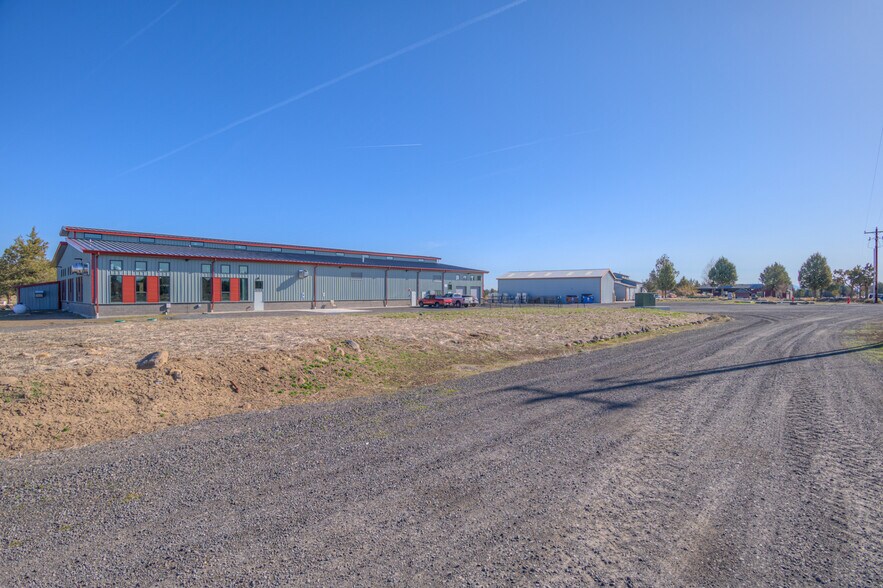 19330 Pinehurst Rd, Bend, OR à vendre - Photo du bâtiment - Image 2 de 21