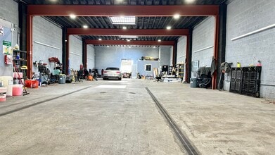 690-692 3rd Ave, Brooklyn, NY à louer Photo intérieure- Image 2 de 3