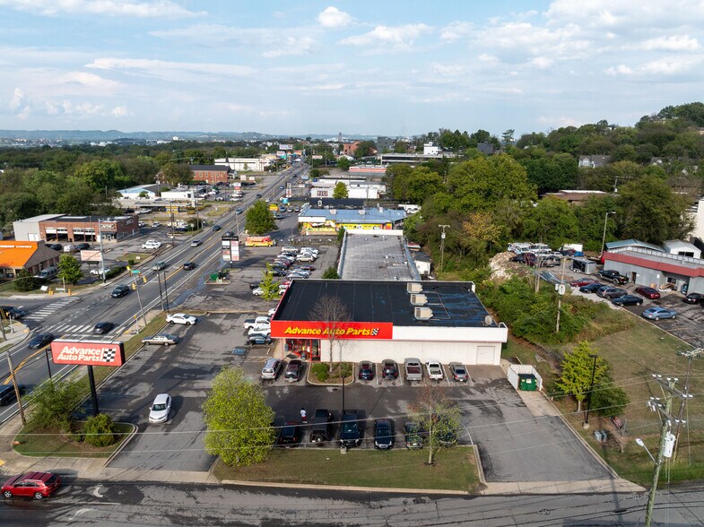 6399 Charlotte Pike, Nashville, TN à vendre - Photo du bâtiment - Image 3 de 5