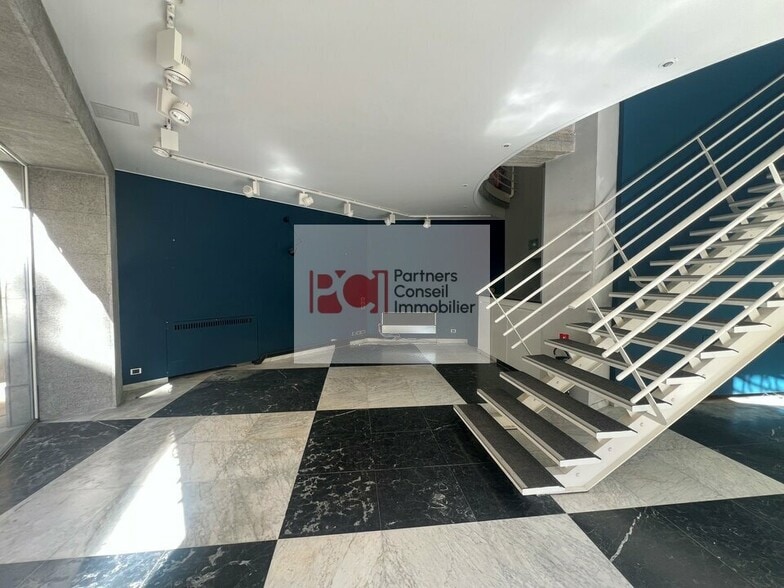 Retail in Nîmes for lease - Lobby - Image 2 of 3