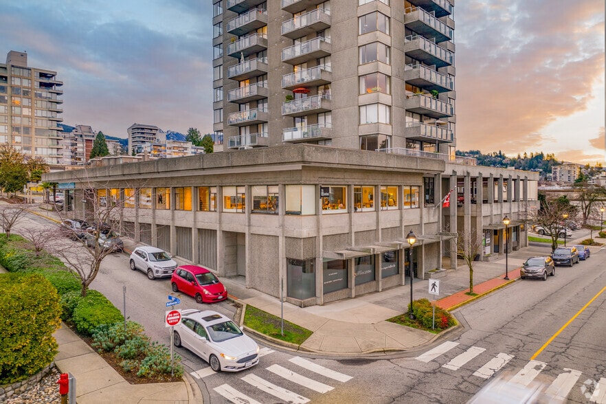 1775 Bellevue Av, West Vancouver, BC for lease - Building Photo - Image 3 of 5