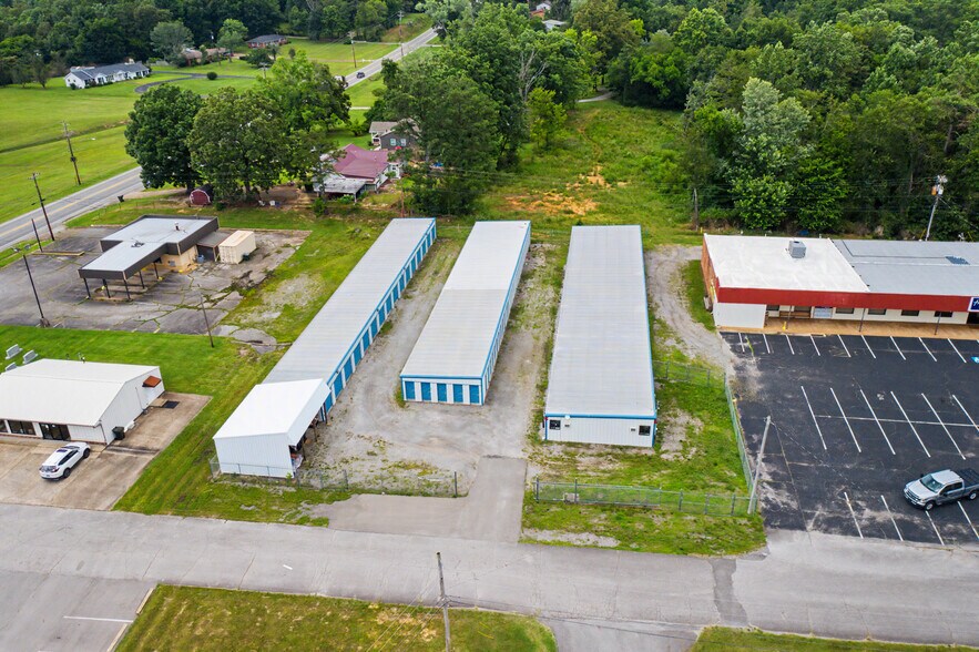 105 Progress Center Plz, Centerville, TN à vendre - Photo du bâtiment - Image 3 de 21
