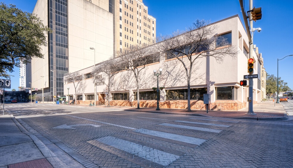 800 Navarro St, San Antonio, TX for lease - Building Photo - Image 2 of 24