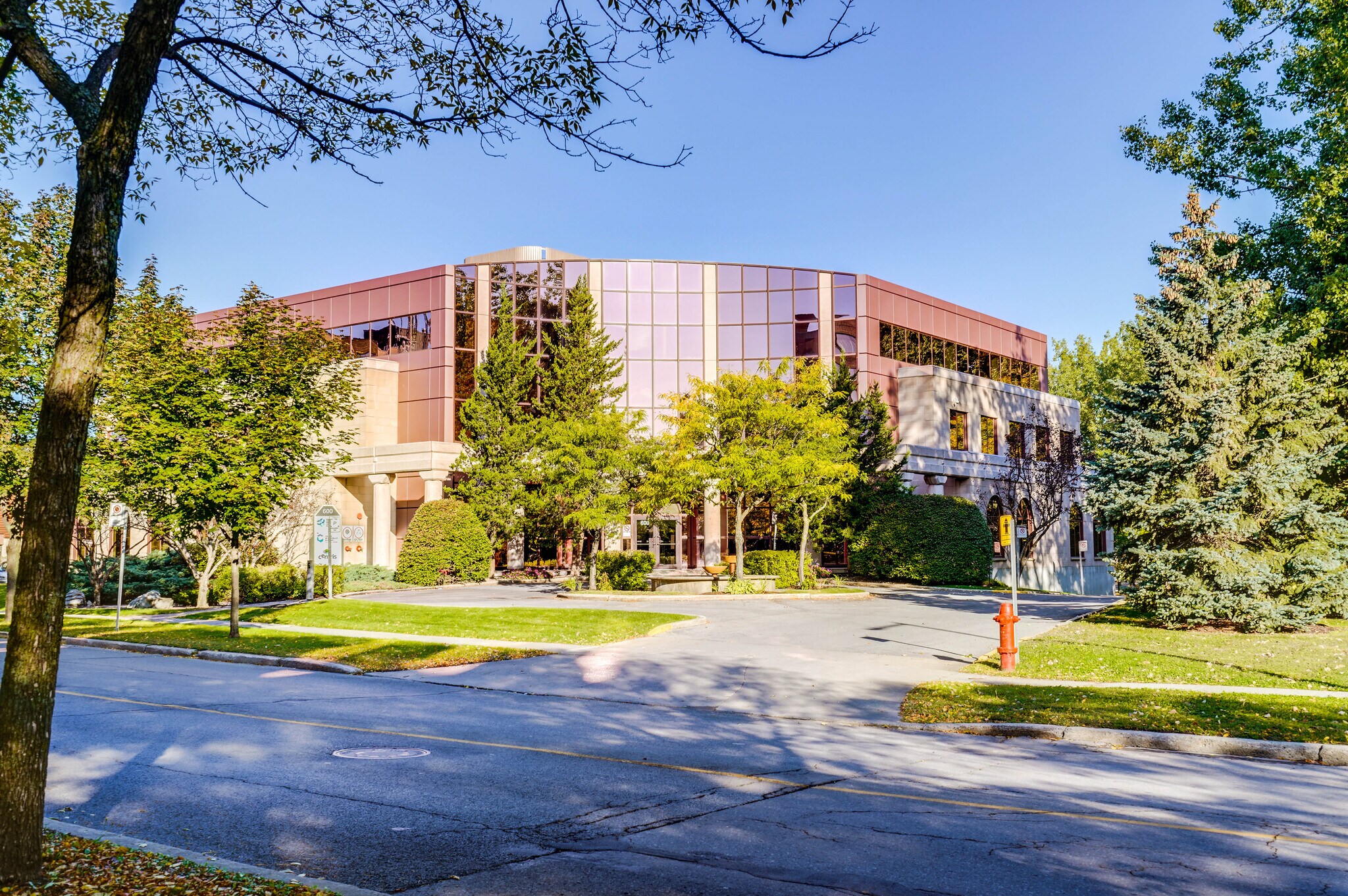 600 Ch Du Golf, Verdun, QC à vendre Photo principale- Image 1 de 1