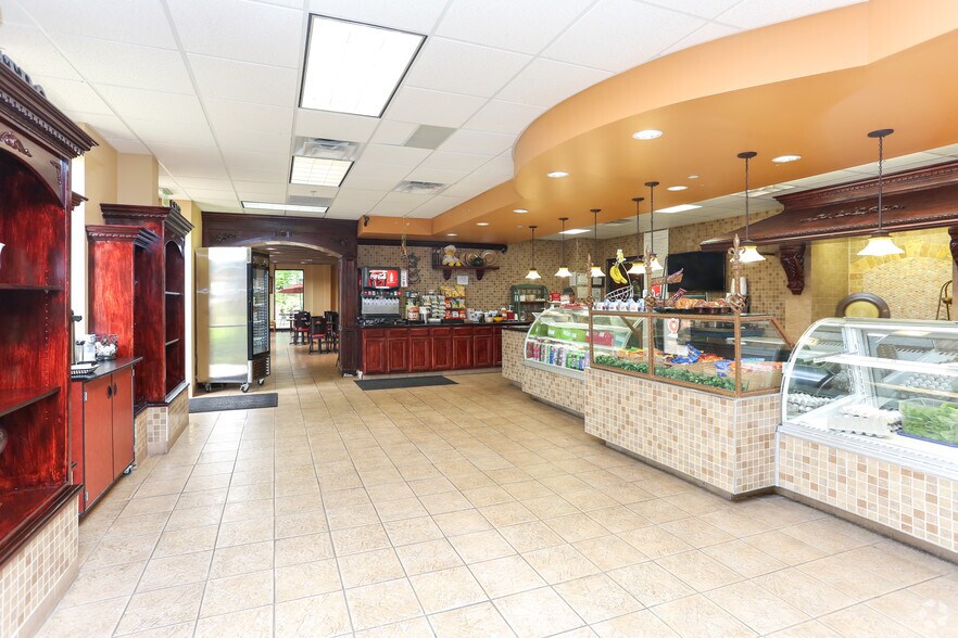 5775 Glenridge Dr NE, Atlanta, GA à louer - Photo intérieure - Image 2 de 15