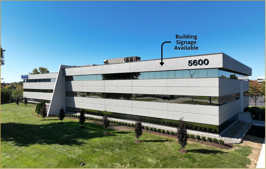 5600 New King Dr, Troy, MI à louer - Photo du bâtiment - Image 2 de 9