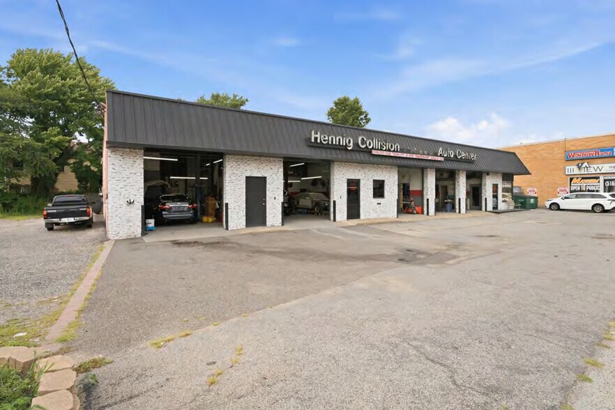 2345 Merrick Rd, Bellmore, NY à vendre - Photo du bâtiment - Image 3 de 5