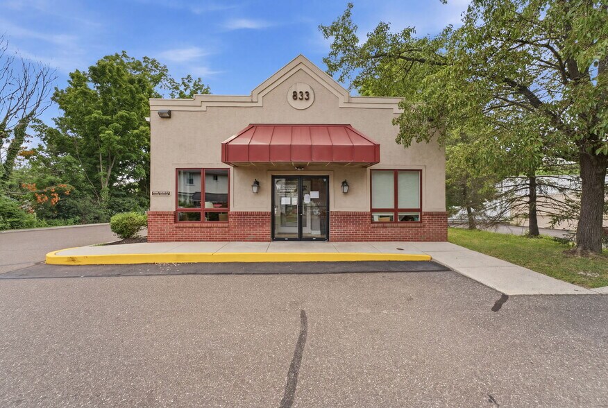833 N Bethlehem Pk Medical/Apt Portfolio portfolio of 2 properties for sale on LoopNet.ca - Building Photo - Image 2 of 27