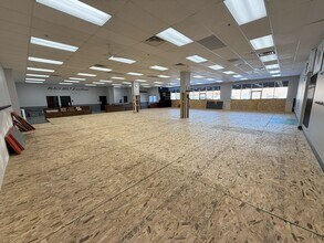 1023-1049 Main St, Dundee, IL for lease Interior Photo- Image 2 of 20