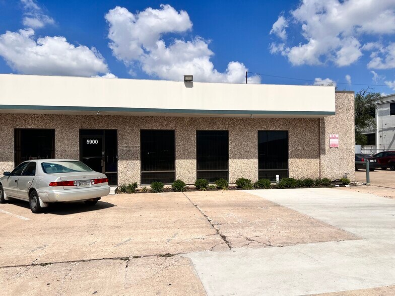 5900-5928 Allday Dr, Houston, TX for lease - Building Photo - Image 3 of 26
