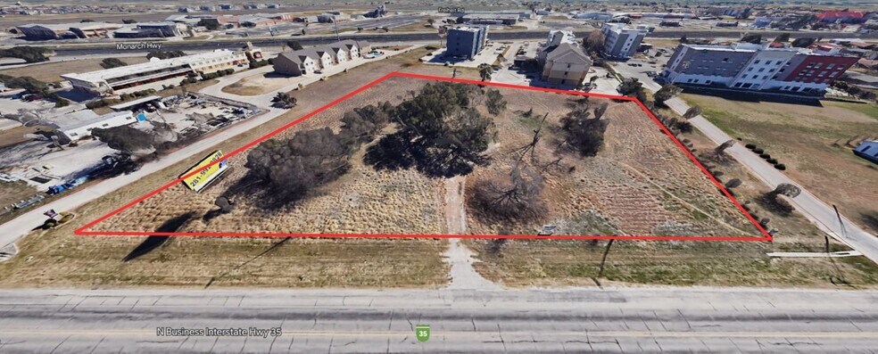 1450 N Business 35, New Braunfels, TX à vendre - Photo du bâtiment - Image 2 de 11