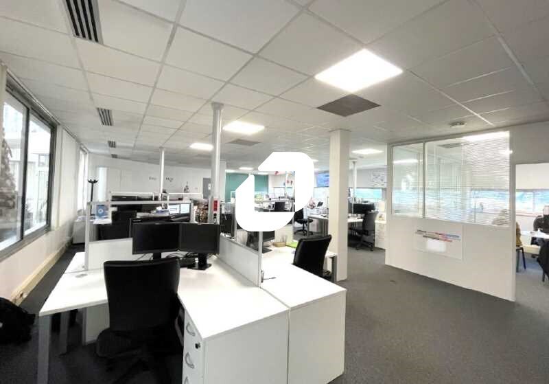 Office in Bordeaux for lease Interior Photo- Image 1 of 9