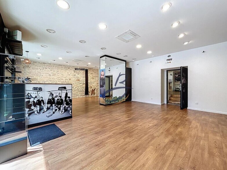 Retail in Bourgoin-Jallieu for lease - Interior Photo - Image 3 of 7