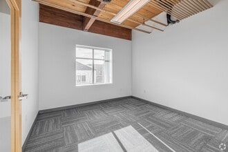 819 SE Morrison St, Portland, OR for lease Interior Photo- Image 2 of 4