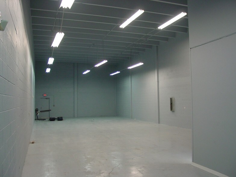 3673 Exchange Ave, Naples, FL à louer - Photo intérieure - Image 3 de 5