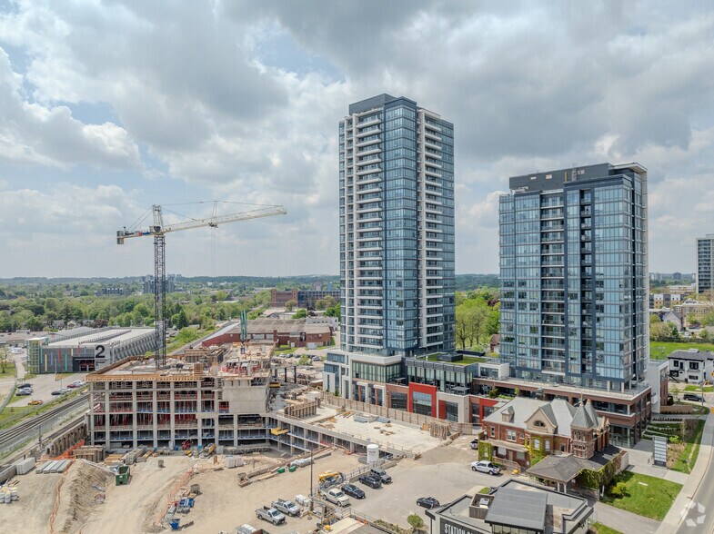 641 King St W, Kitchener, ON à louer - Photo du bâtiment - Image 3 de 12