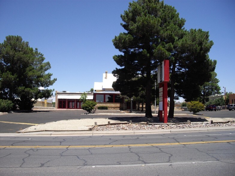 523 E Idaho Ave, Las Cruces, NM à vendre - Photo du bâtiment - Image 2 de 17