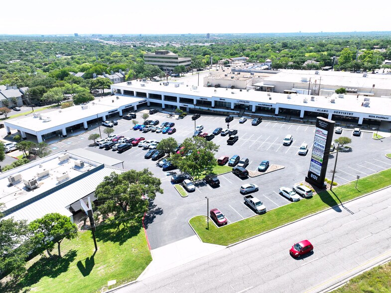 8131 IH-10 W, San Antonio, TX à louer - Photo du bâtiment - Image 2 de 12