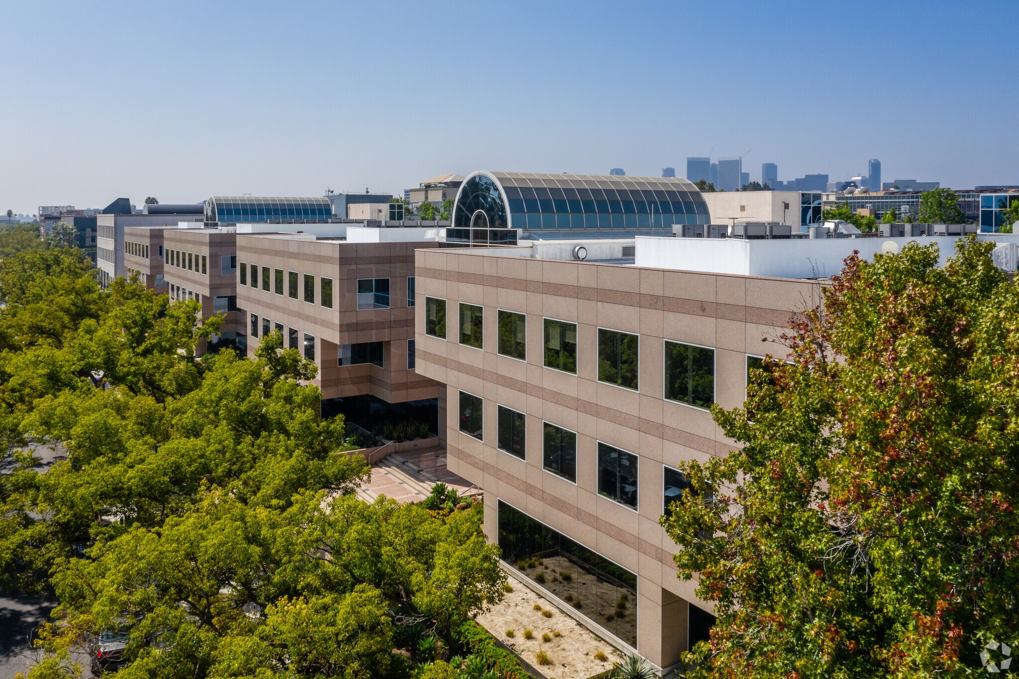 345 N Maple Dr, Beverly Hills, CA for lease Primary Photo- Image 1 of 21