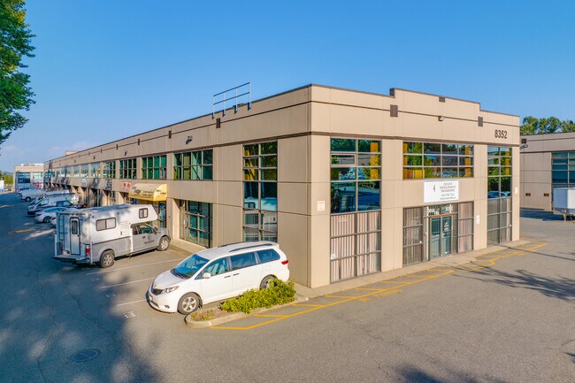 Plus de détails pour 8352 130th St, Surrey, BC - Flex à vendre