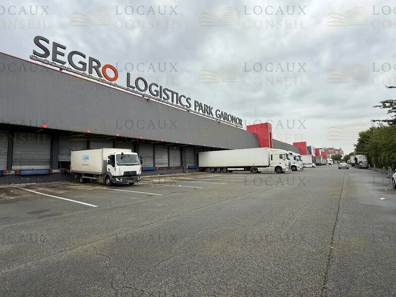 Flex in Le Blanc-Mesnil for lease - Building Photo - Image 2 of 11