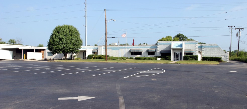 110-114 Taylor Industrial Blvd, Hendersonville, TN for lease - Building Photo - Image 3 of 15