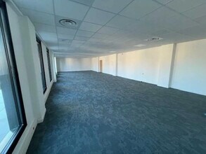 Office in Plaisir for lease Interior Photo- Image 2 of 6