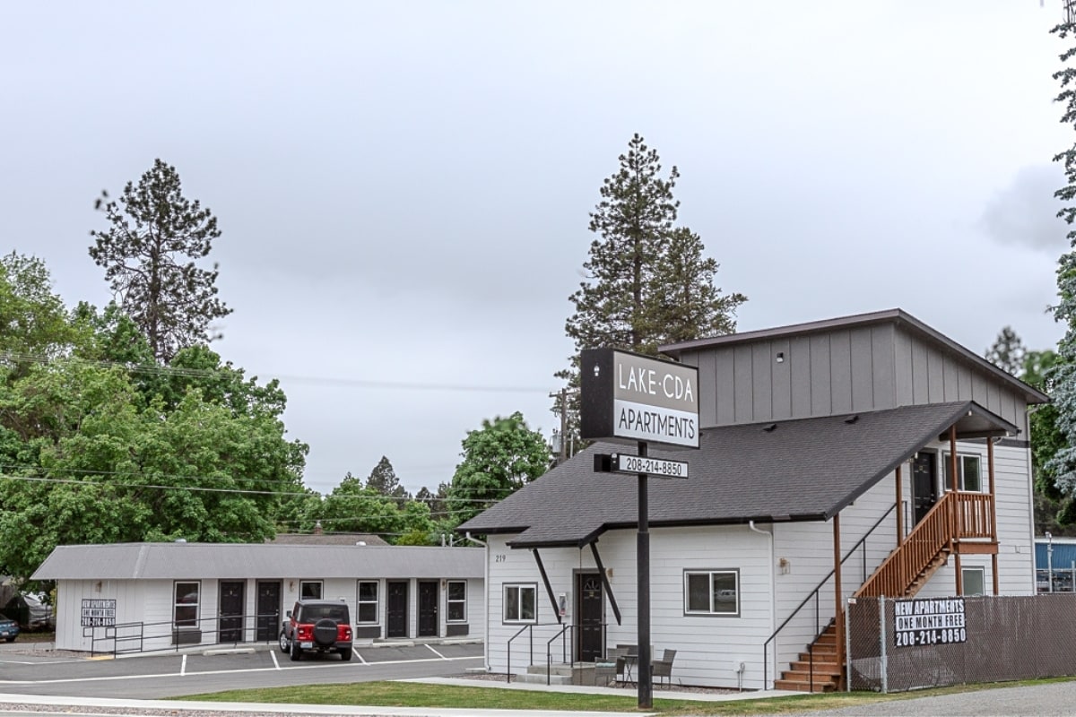 219 E Coeur D Alene Lake Dr, Coeur d'Alene, ID for sale Primary Photo- Image 1 of 42