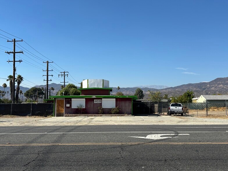 44518 State Highway 74, Hemet, CA à vendre - Photo du bâtiment - Image 2 de 5