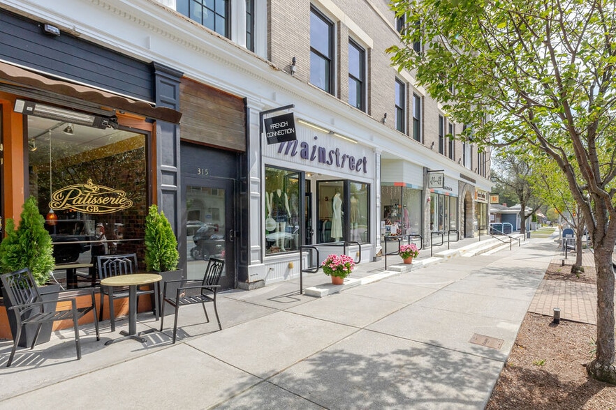 313-323 Main St, Great Barrington, MA for lease - Building Photo - Image 2 of 14