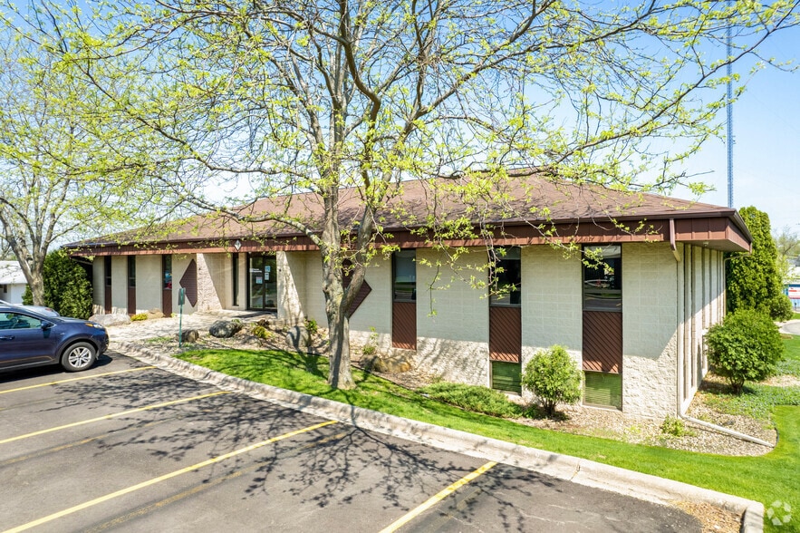 14 Ellis Potter Ct, Madison, WI for sale - Building Photo - Image 2 of 5