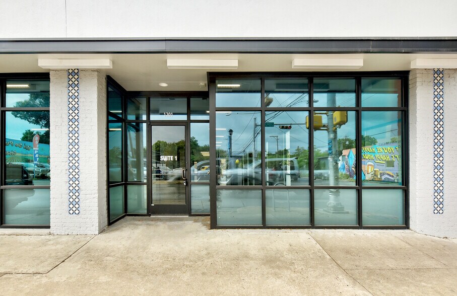 1201 E Cesar Chavez St E, Austin, TX à louer - Photo du bâtiment - Image 3 de 30