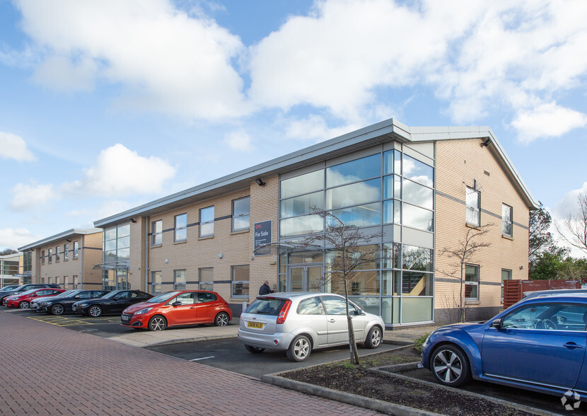 Solihull Pky, Birmingham for lease - Primary Photo - Image 1 of 4