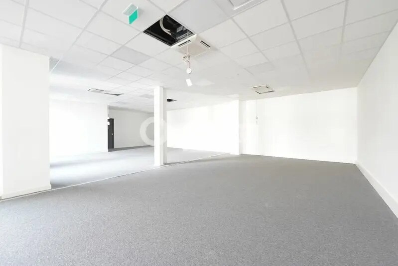 Office in Dardilly for lease - Building Photo - Image 2 of 12