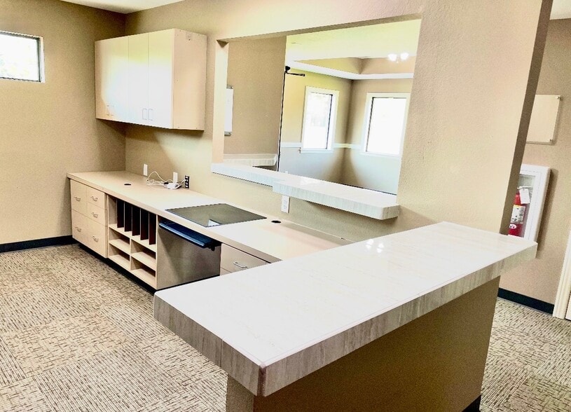 1000 S West End St, Springdale, AR for lease - Interior Photo - Image 2 of 11