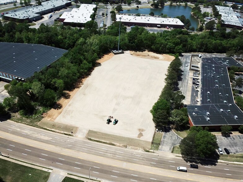 4055 S Mendenhall Rd, Memphis, TN à louer - Photo du bâtiment - Image 2 de 4