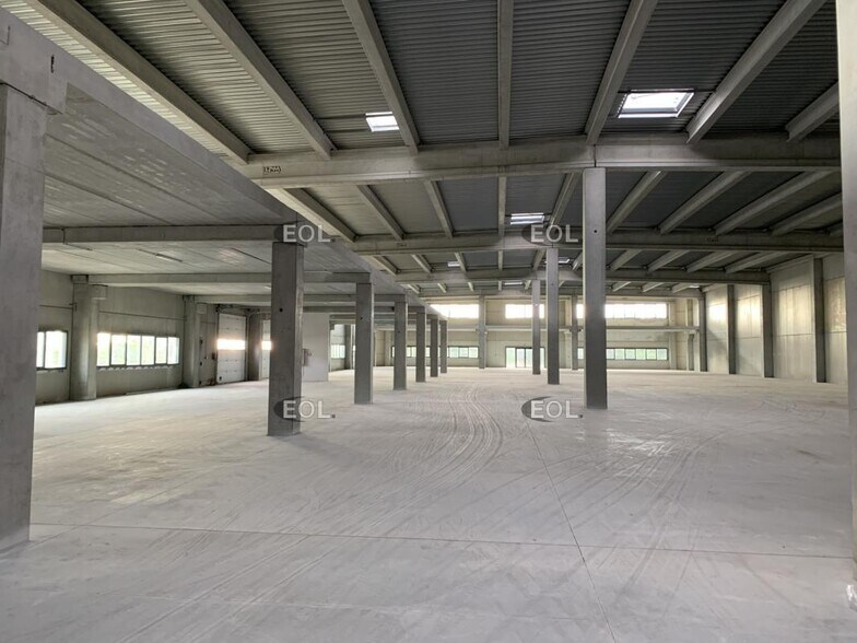 Flex in La Ciotat for lease - Building Photo - Image 3 of 9