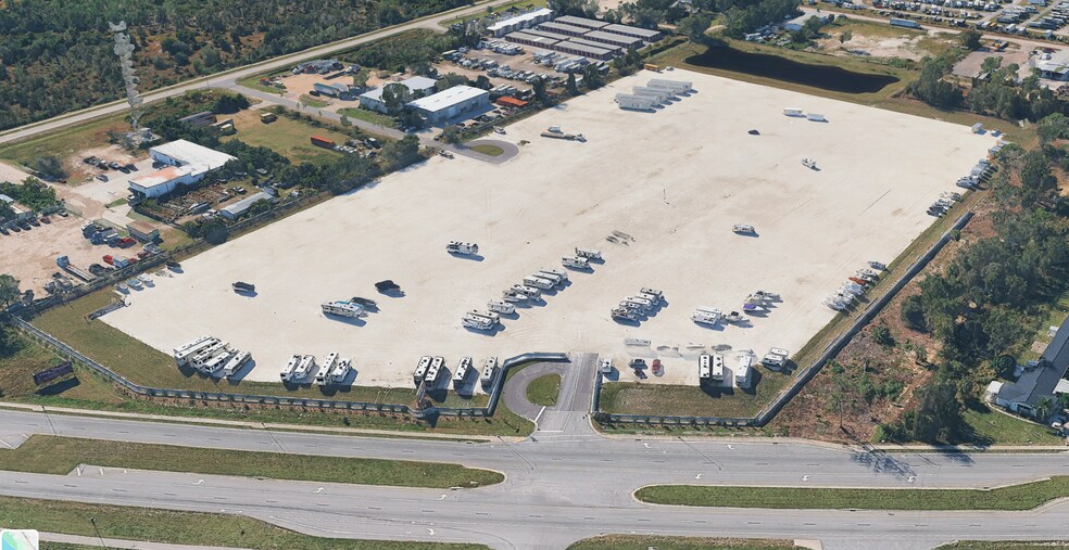 2521 N Tamiami Trl, North Fort Myers, FL for lease - Primary Photo - Image 1 of 1
