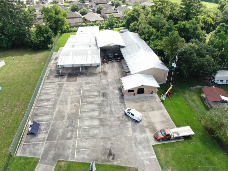 5922 FM 2100, Crosby, TX à vendre - Photo du bâtiment - Image 2 de 12