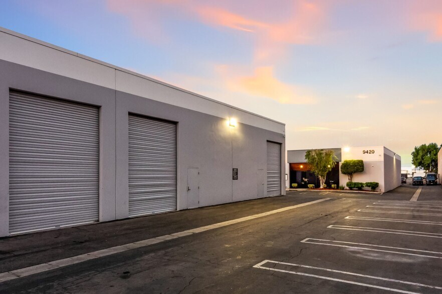 9420 Lurline Ave, Chatsworth, CA à louer - Photo du bâtiment - Image 3 de 7