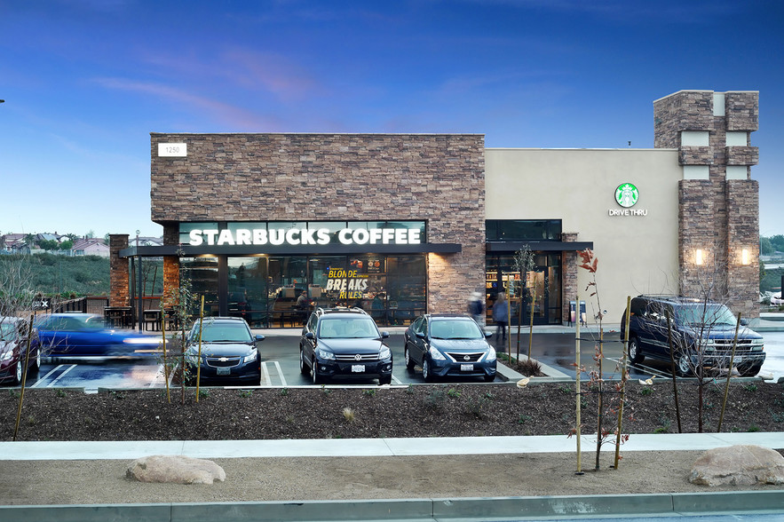 Starbucks at Renaissance Marketplace, Rialto, CA à vendre - Autre - Image 1 de 1