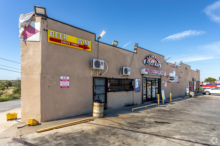 1936 Mitchell Blvd, Fort Worth, TX for sale - Primary Photo - Image 1 of 1