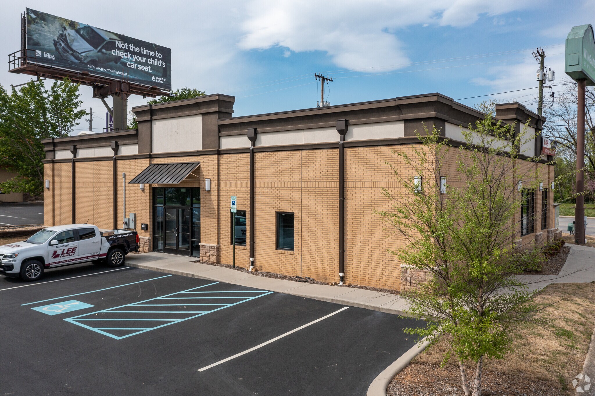 7308 Shallowford Rd, Chattanooga, TN for lease Primary Photo- Image 1 of 70