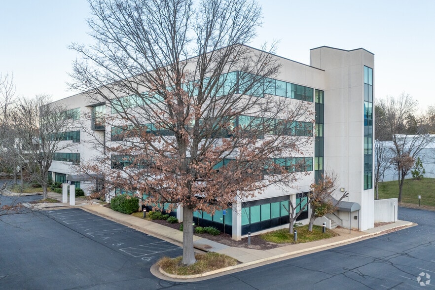 11251 Roger Bacon Dr, Reston, VA for lease - Primary Photo - Image 1 of 6