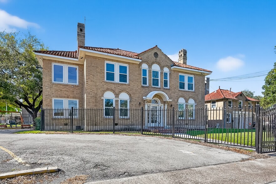 3410 Austin St, Houston, TX for lease - Building Photo - Image 2 of 44